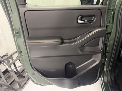 Used 2025 Nissan Frontier PRO-4X image 12