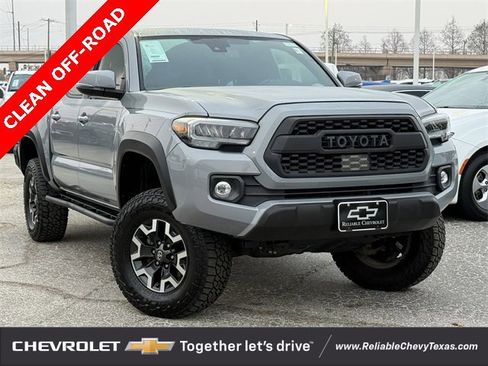 Used 2020 Toyota Tacoma TRD Off-Road image 2