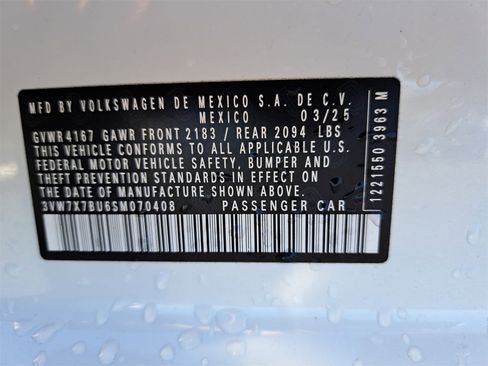 Certified 2025 Volkswagen Jetta SE w/ Sunroof Package image 37