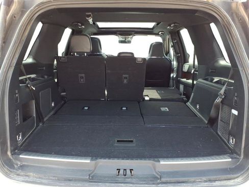 Used 2021 Lincoln Navigator Reserve w/ Luxury Package RWD image 7