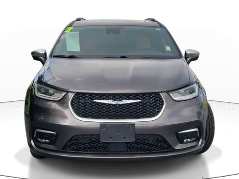Used 2022 Chrysler Pacifica Pinnacle FWD image 2