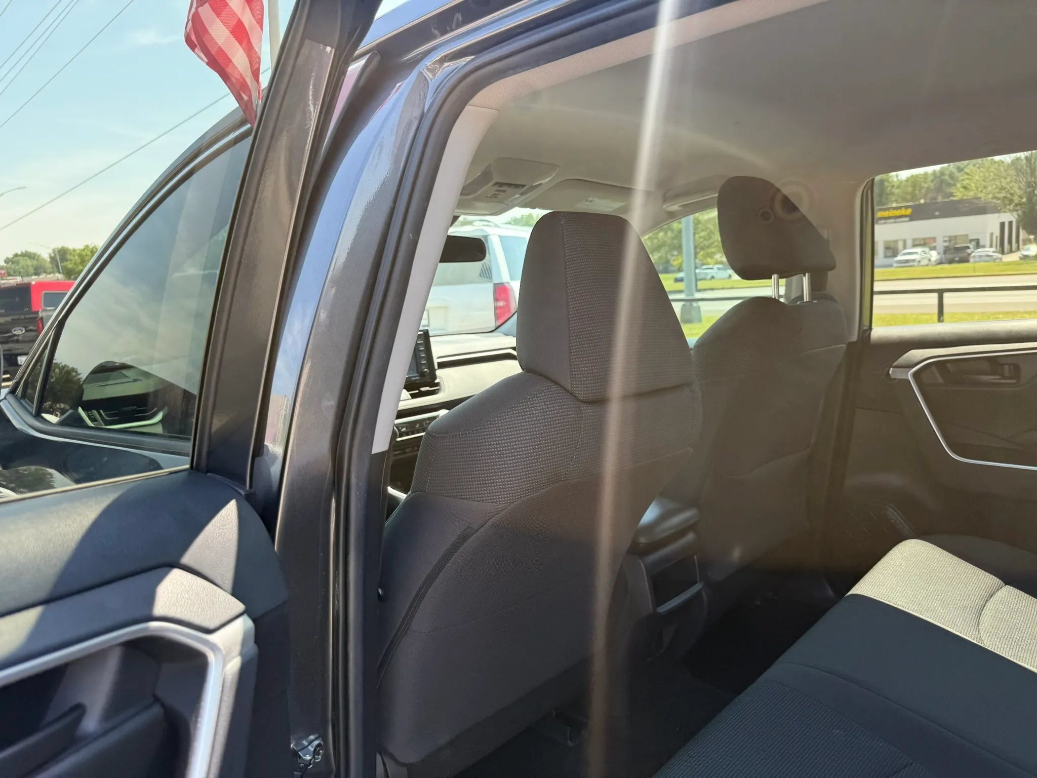 Used 2020 Toyota RAV4 LE FWD image 12