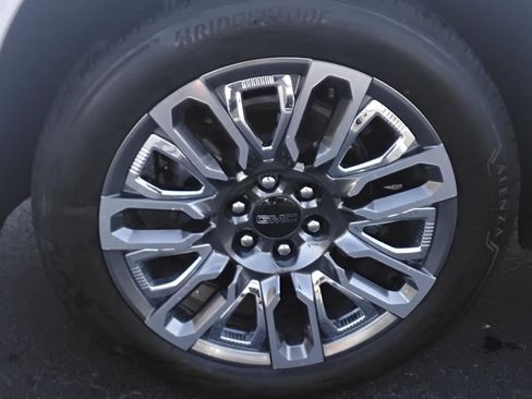 Used 2024 GMC Yukon Denali Ultimate image 13