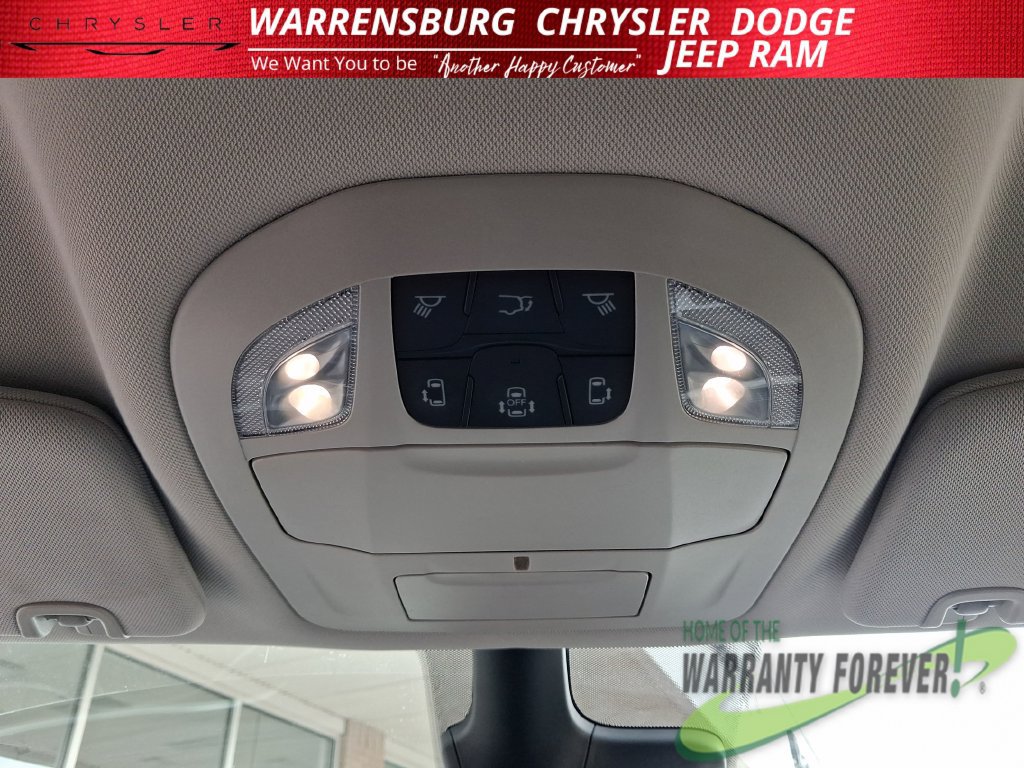 Used 2023 Chrysler Pacifica Touring-L FWD image 27