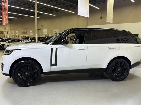 Used 2024 Land Rover Range Rover SE AWD/4WD image 8