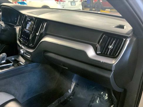 Used 2022 Volvo XC60 T8 R-Design w/ Advanced Package image 19
