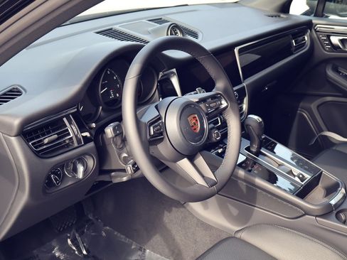 New 2026 Porsche Macan image 4