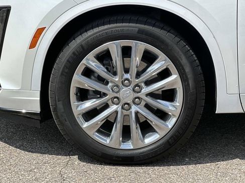 Used 2024 Cadillac XT6 Premium Luxury w/ LPO, Floor Liner Package AWD/4WD image 8