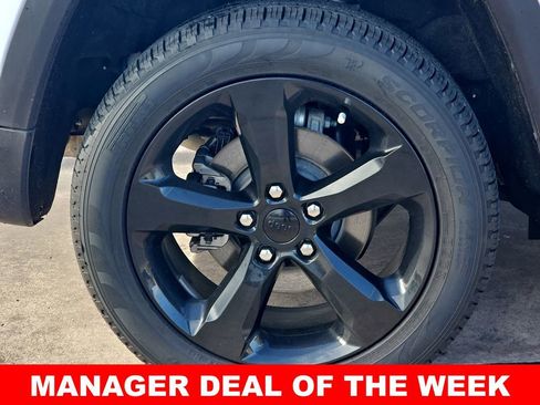 Used 2023 Jeep Grand Cherokee Limited w/ Luxury Tech Group II image 39