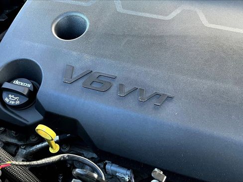 Used 2023 Chevrolet Traverse High Country image 35