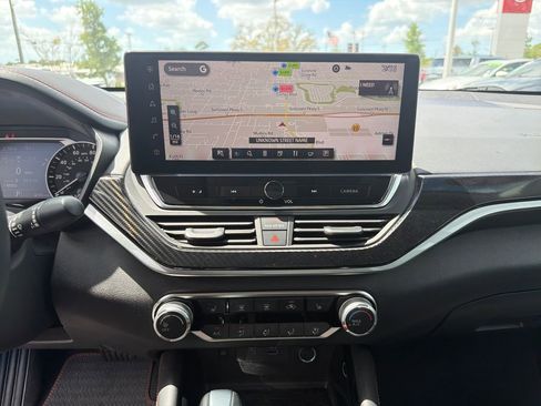 Used 2023 Nissan Altima 2.5 SR w/ SR Premium Package image 32