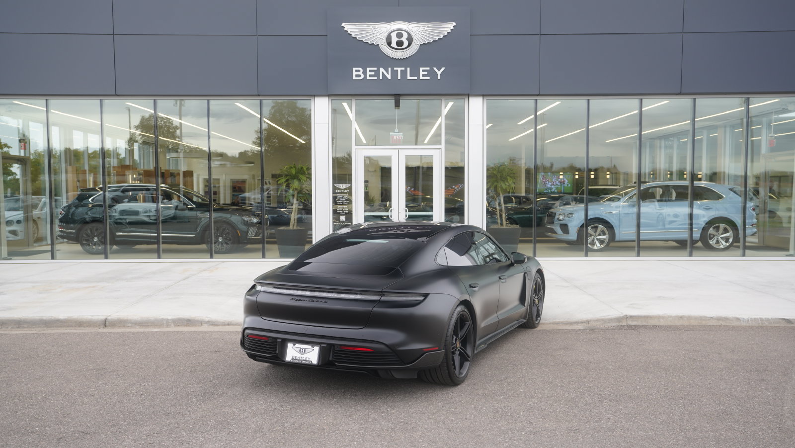 Used 2022 Porsche Taycan Turbo S AWD/4WD image 3