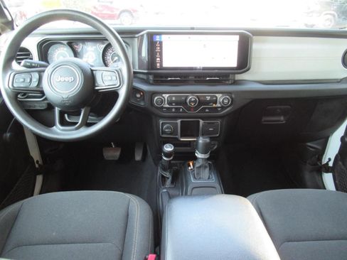 Certified 2024 Jeep Gladiator Sport AWD/4WD image 12