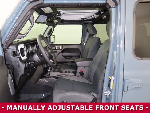 Used 2025 Jeep Gladiator Sport image 4