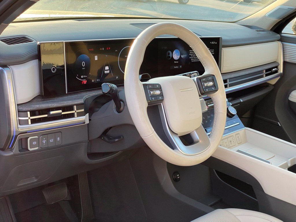 Used 2025 Hyundai Santa Fe Limited FWD image 5