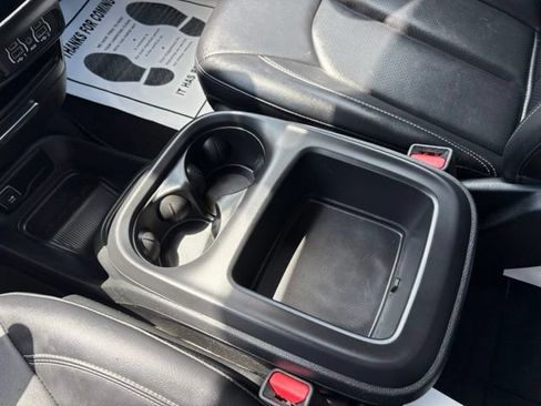 Used 2025 Chrysler Pacifica Select FWD image 22