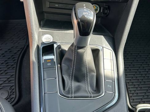 Certified 2023 Volkswagen Tiguan SE R-Line FWD image 36