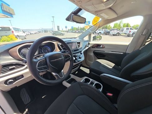 Used 2023 Chrysler Voyager LX FWD image 20