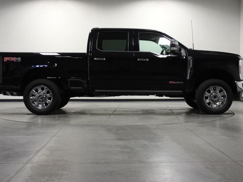 Used 2025 Ford F350 Lariat w/ Lariat Ultimate Package AWD/4WD image 3
