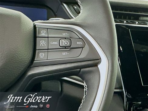 New 2025 Jeep Grand Cherokee Altitude image 29