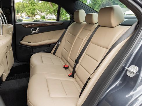 Used 2013 Mercedes-Benz E 350 4MATIC Sedan image 32
