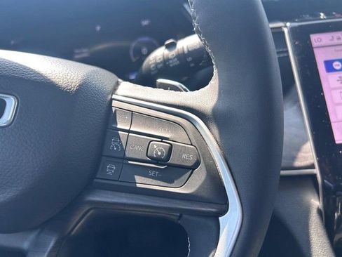 Used 2023 Jeep Grand Cherokee Limited w/ Luxury Tech Group II image 14