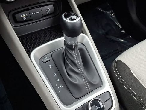 Certified 2025 Hyundai Venue SEL FWD image 14