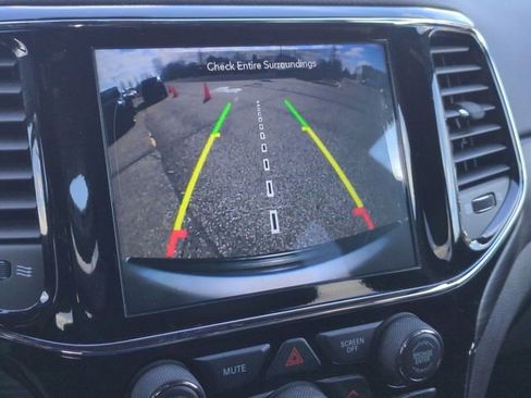 Used 2020 Jeep Grand Cherokee Laredo w/ Quick Order Package 2BN North image 10