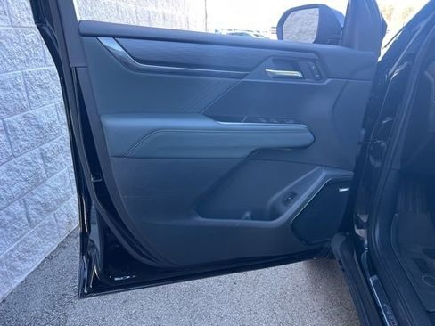 Used 2024 GMC Acadia AT4 w/ Luxury Package image 26