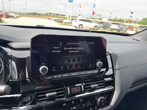 Used 2025 Nissan Pathfinder Rock Creek image 22