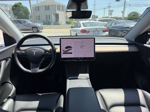 Used 2022 Tesla Model Y Long Range AWD/4WD image 24