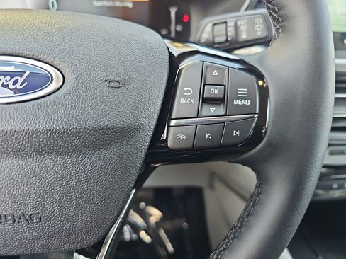 New 2025 Ford Escape SE image 18