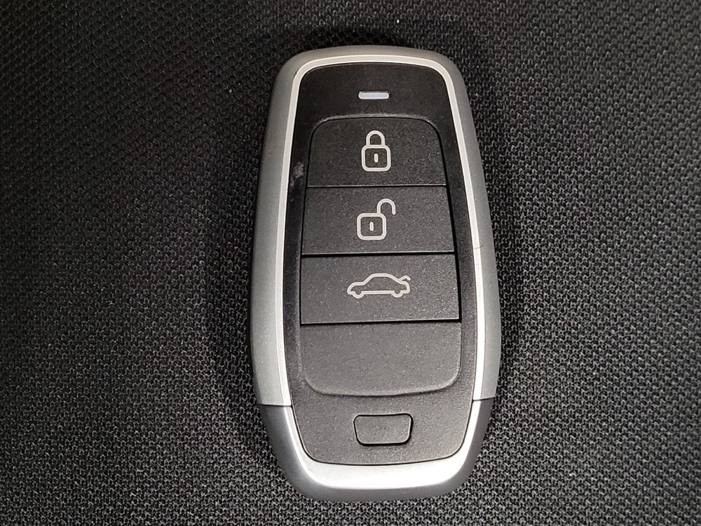 Used 2020 Nissan Versa S FWD image 32