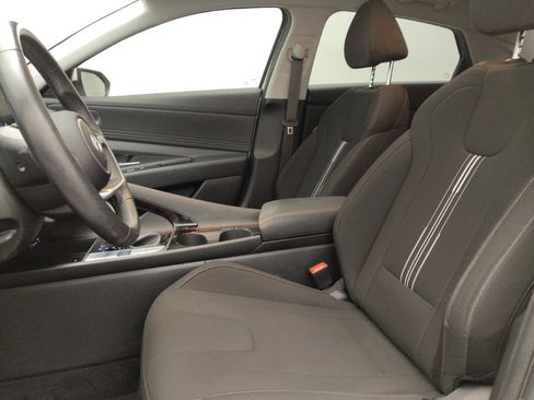 Used 2025 Hyundai Elantra SEL FWD image 17