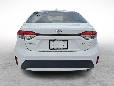 Used 2022 Toyota Corolla LE image 5