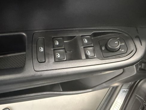 Certified 2023 Volkswagen Taos SE w/ Panoramic Sunroof Package FWD image 21