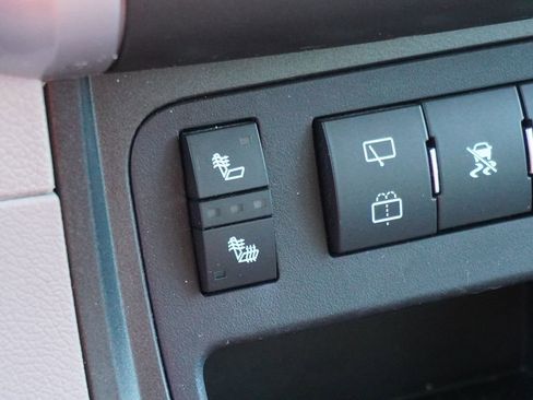 Used 2011 Chevrolet Traverse LT w/ Personal Connectivity Package image 33