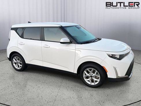 Used 2025 Kia Soul LX w/ LX Technology Package FWD image 5