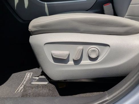 Used 2023 Toyota Highlander XLE FWD image 15