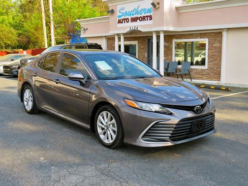 Used 2024 Toyota Camry LE image 5