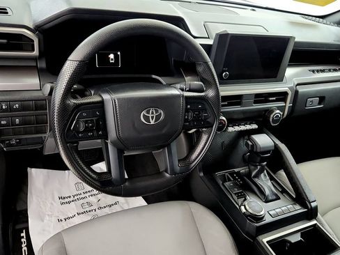 Certified 2025 Toyota Tacoma SR5 AWD/4WD image 23