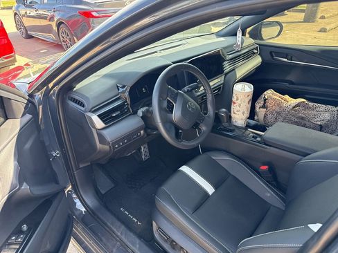Used 2025 Toyota Camry SE w/ Convenience Package FWD image 6
