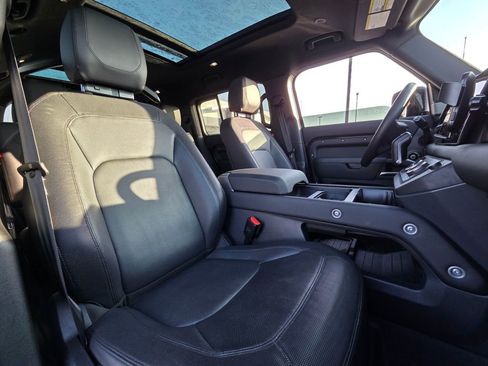 Used 2024 Land Rover Defender 130 X-Dynamic SE image 31