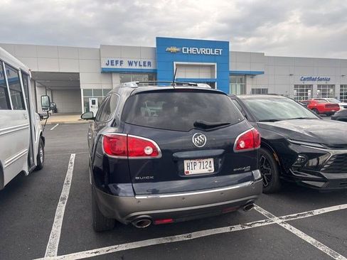 Used 2011 Buick Enclave CXL image 10