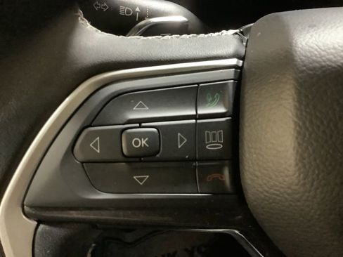 Used 2023 Jeep Grand Cherokee L Laredo image 33