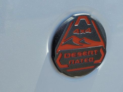 Used 2024 Jeep Gladiator Mojave w/ Technology Group AWD/4WD image 9