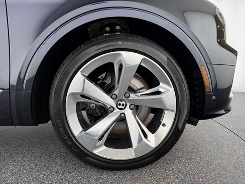 New 2025 Bentley Bentayga image 38