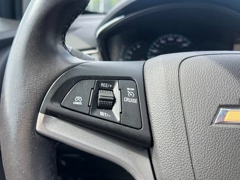 Used 2019 Chevrolet Trax LT w/ Sun & Sound Package FWD image 10