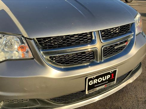 Used 2019 Dodge Grand Caravan SE w/ UConnect Hands-Free Group image 25