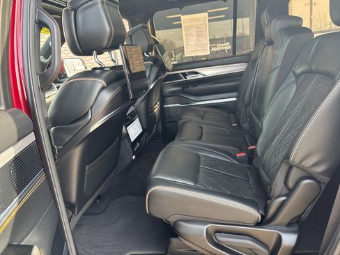 Used 2022 Jeep Grand Wagoneer Series III w/ Rear Seat Video Group 1 image 4